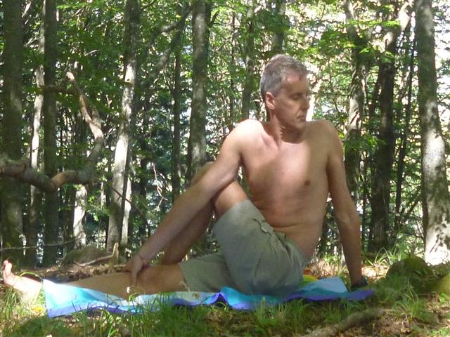 Maestro yoga Fabio Valis Ardha Matsyendra Asana