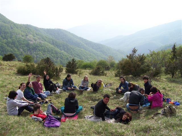 Maestro yoga Fabio Valis gruppo trekking yoga