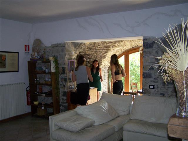 Salotto ritiro yoga Monte Carmel Liguria
